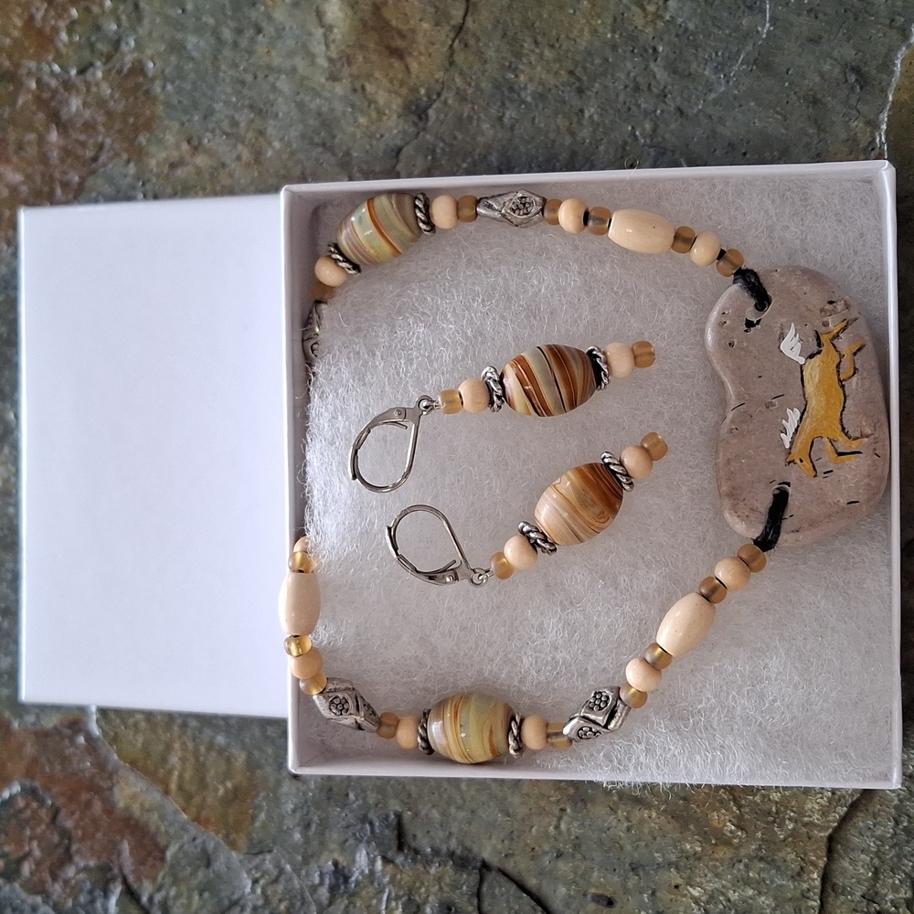 Stunning Handcrafted Stone & Bead Necklace Set - Picture 10 of 10